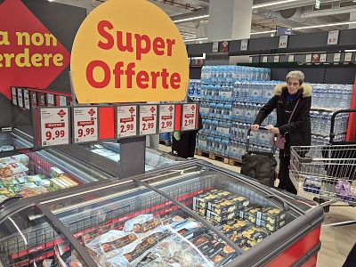 Carrello della spesa, a febbraio prezzi +2,2%. Confcommercio: rischio rialzi limitati
