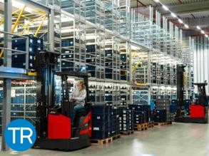 Linde: nuovi carrelli retrattili per le applicazioni di magazzino