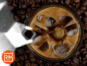 Il caffè espresso non va in vacanza, ma si reiventa per l'estate